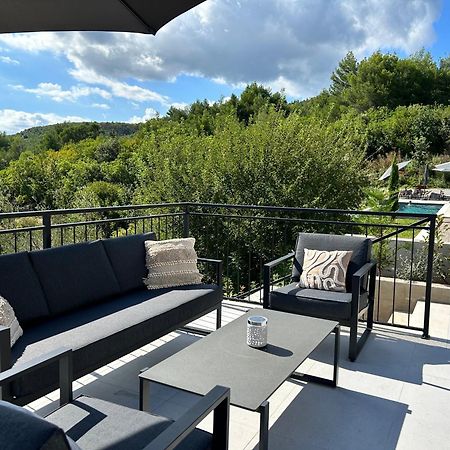 V Residence Apartments ラバック エクステリア 写真