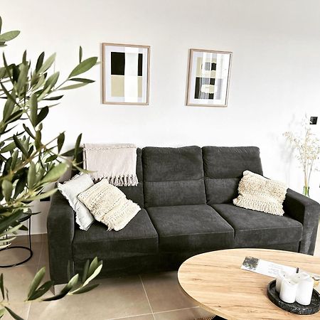 V Residence Apartments ラバック エクステリア 写真