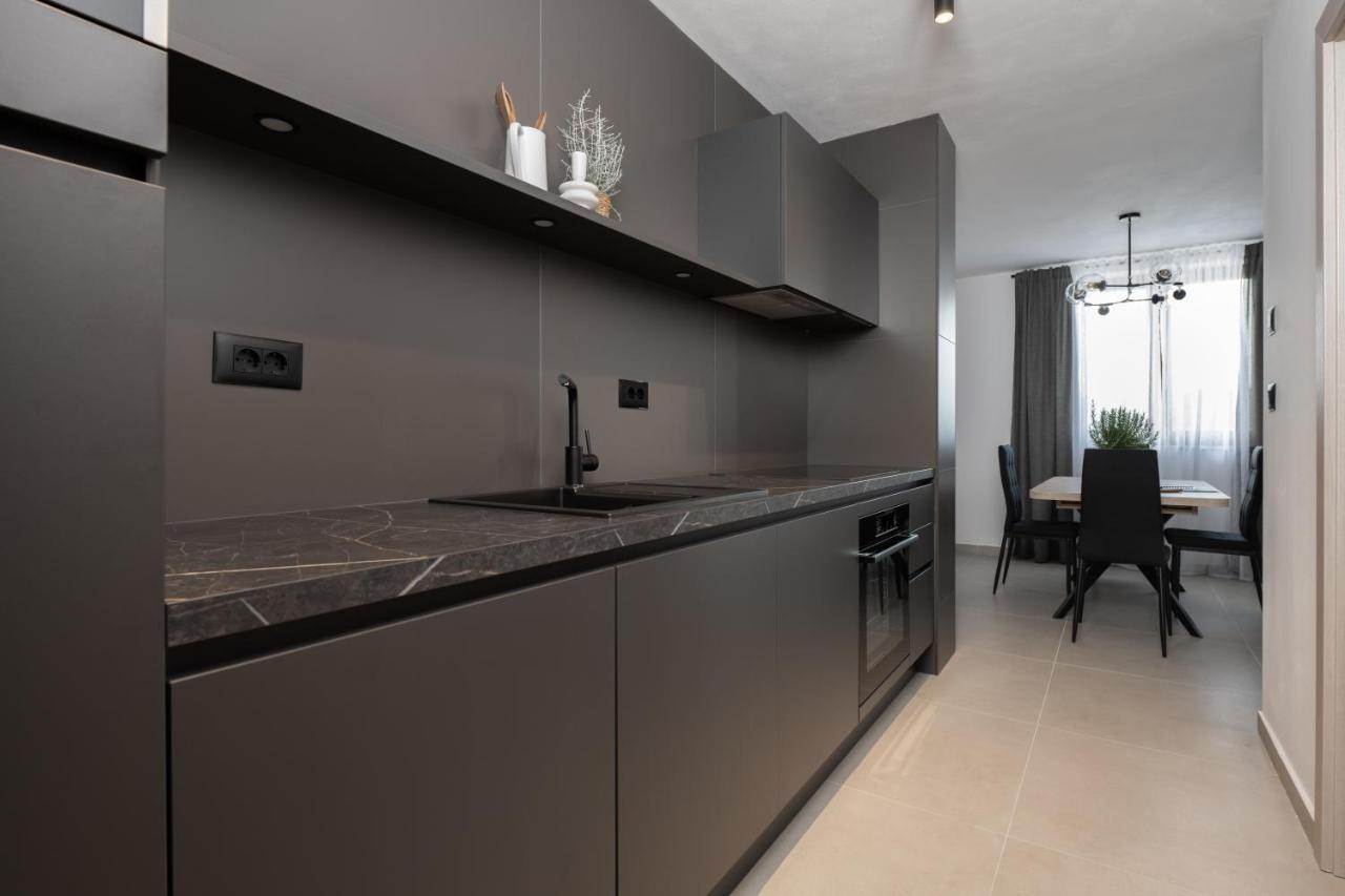 V Residence Apartments ラバック エクステリア 写真