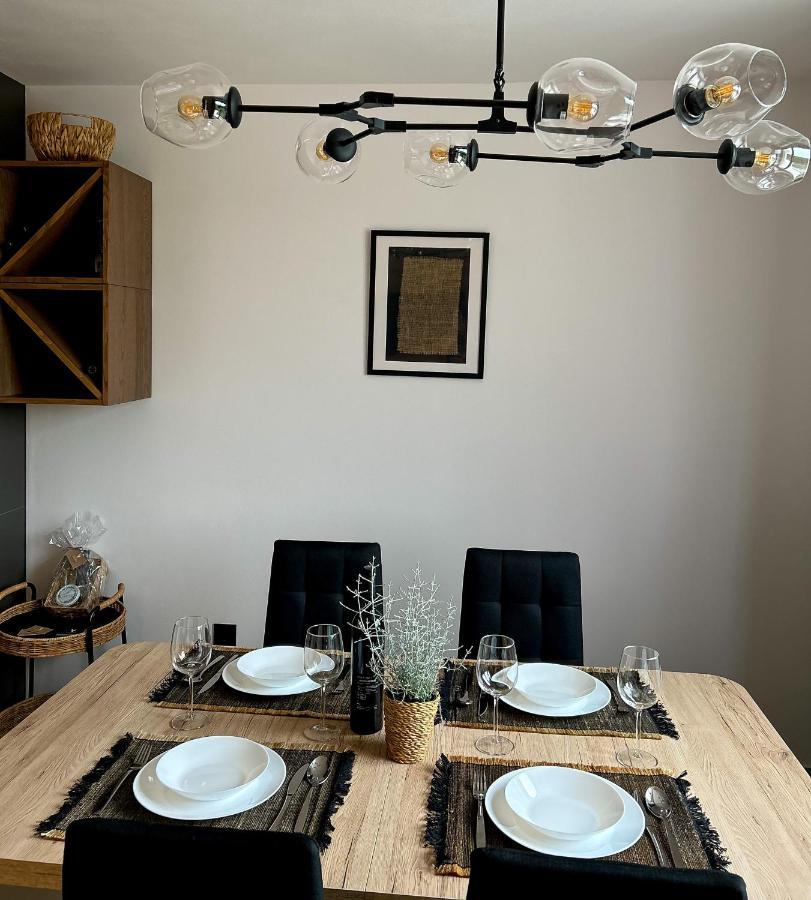 V Residence Apartments ラバック エクステリア 写真