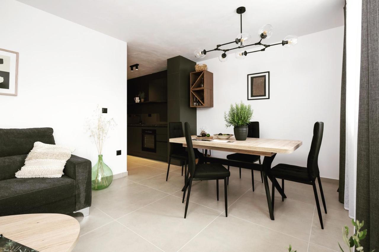 V Residence Apartments ラバック エクステリア 写真