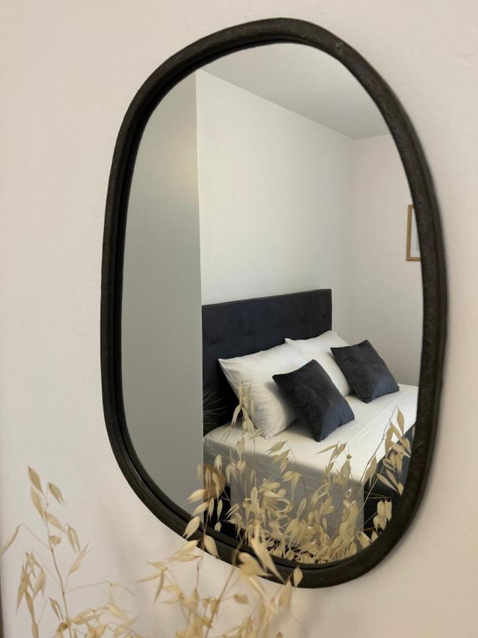 V Residence Apartments ラバック エクステリア 写真