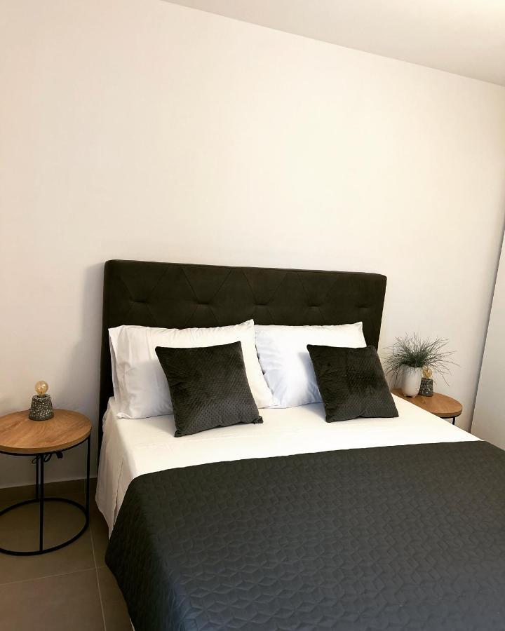 V Residence Apartments ラバック エクステリア 写真