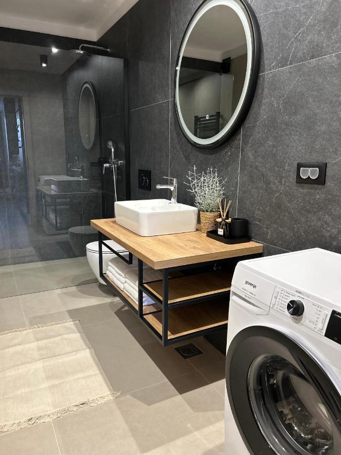 V Residence Apartments ラバック エクステリア 写真
