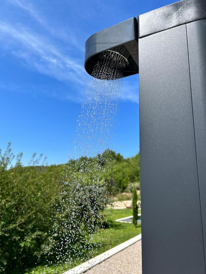V Residence Apartments ラバック エクステリア 写真