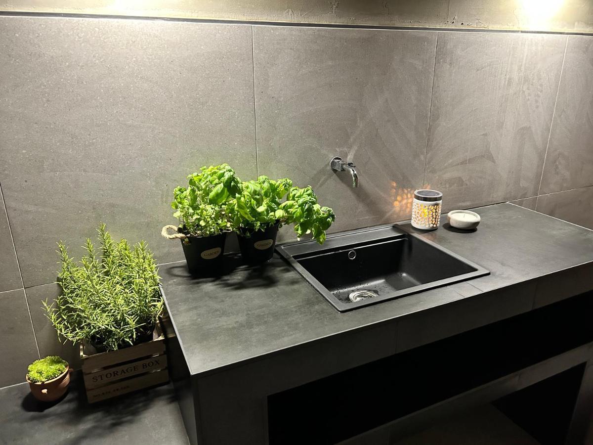 V Residence Apartments ラバック エクステリア 写真
