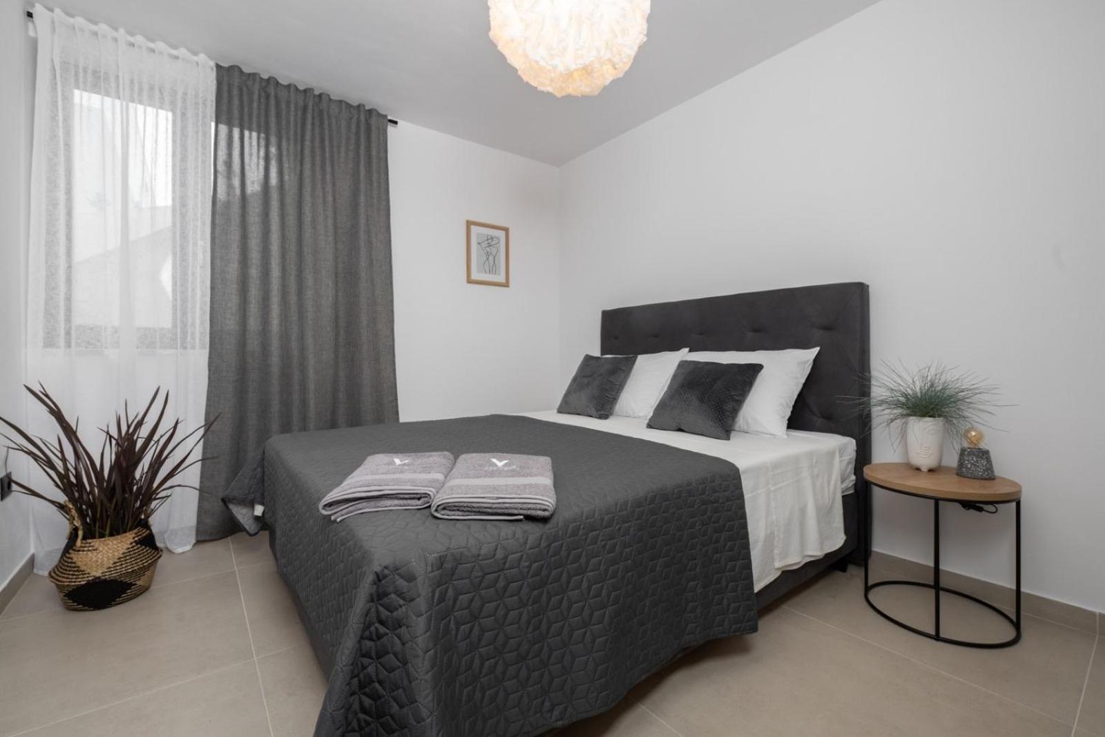 V Residence Apartments ラバック エクステリア 写真