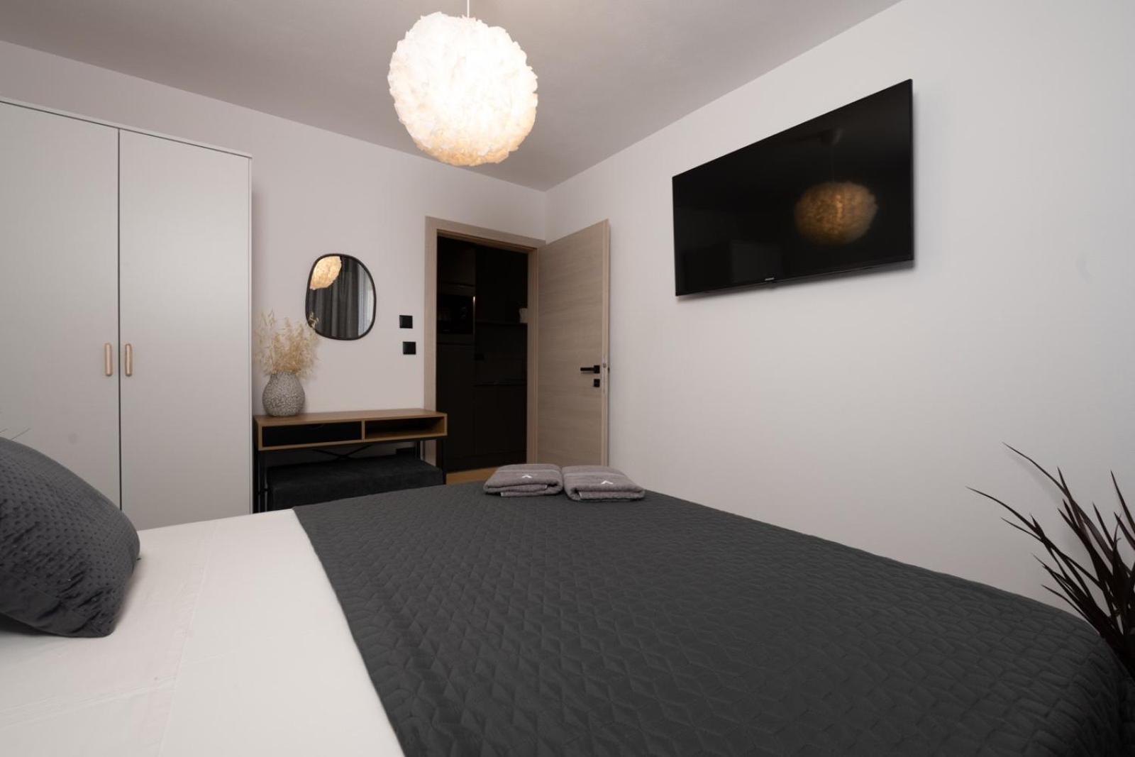 V Residence Apartments ラバック エクステリア 写真